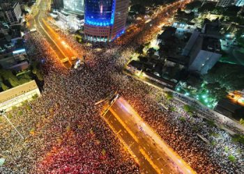 کابینەکەی نتانیاهۆ لە لێواری ڕووخاندایە