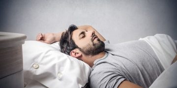 زوو نووستن چ سوودێکی بۆ تەندرووستی جەستە هەیە؟