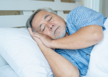 زۆر خەوتنی بەساڵاچووان؛هۆکار و مەترسییەکان