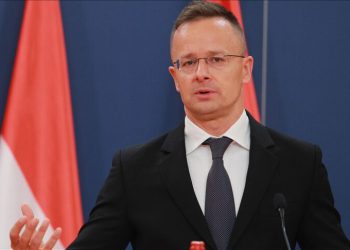 هەنگاریا: ئەورووپا بە پاڵپشتی لە ئۆکراینا خۆی لە ناو دەبات