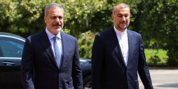 هاکان فیدان: لە داهاتوویەکی نزیکدا پێشوازی لە ئایەتوڵڵا ڕەئیسی لە تورکیا دەکەین