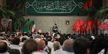 حەزرەتی ئایەتوڵڵا خامنەیی: تەواوی زلهێزەکانی جیهان لە شەڕی هەشت ساڵەدا هاوکاری سەدامیان دەکرد