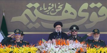 ئایەتوڵڵا ڕەئیسی: هیچ گرووپێکی چەکداری نایاسایی لە نزیک سنورەکانی ئێران مافی هەبوونی چەکی نییە