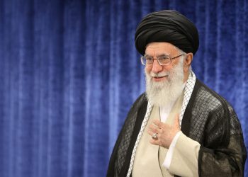 حەزرەتی ئایەتوڵڵا خامنەیی: شەهیدان نموونەی هەمیشە زیندوون بۆ ئێمە و جیلەکانی پاش ئێمە