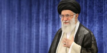 حەزرەتی ئایەتوڵڵا خامنەیی: شەهیدان نموونەی هەمیشە زیندوون بۆ ئێمە و جیلەکانی پاش ئێمە
