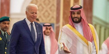 هۆشداری ڕۆژنامەیەکی ئەمریکی بۆ بایدن و بن سەلمان: ڕێگە مەدەن نتانیاهۆ وەکوو دوو گەمژە بتانبینێت