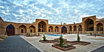 جیهان ڕێزی لە کاروانسەرا مێژووییەکانی ئێران گرت