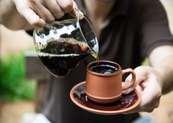 خواردنەوەی قاوە لە لایەن منداڵانەوە سوودی هەیە یان زیان؟