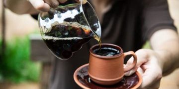 خواردنەوەی قاوە لە لایەن منداڵانەوە سوودی هەیە یان زیان؟