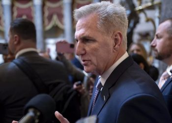 سەرۆکی ئەنجومەنی نوێنەرانی ئەمریکا لە پۆستەکەی دوورخرایەوە