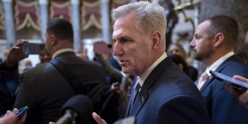 سەرۆکی ئەنجومەنی نوێنەرانی ئەمریکا لە پۆستەکەی دوورخرایەوە