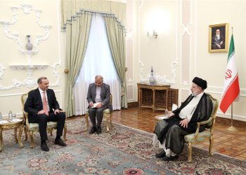 ڕەئیسی: کێشەکانی ئازەربایجان و ئەرمینیا لە ڕێگای دانوستانەوە چارەسەر دەبێت