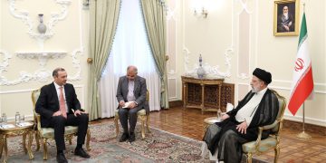 ڕەئیسی: کێشەکانی ئازەربایجان و ئەرمینیا لە ڕێگای دانوستانەوە چارەسەر دەبێت