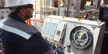 پێگەی عێراق لە داهاتی نانەوتیدا بەراورد بە وڵاتانی وەبەرهێنەری نەوت