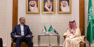 وەزیرانی دەرەوەی ئێران و سعوودیە بە تەلەفوون دۆخی غەززەیان تاوتوێ کرد