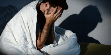 پەیوەندی کەم خەوی و خەمۆکی