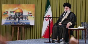 حەزرەتی ئایەتوڵڵا خامنەیی: دەبێت ڕێگای هەناردەی نەوت و خۆڕاک بۆ ڕژێمی زایۆنیستی دابخرێت