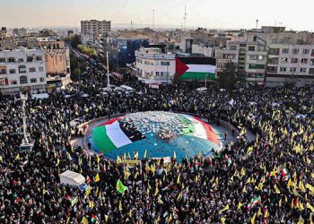 ئێرانییەکان وەک پشتیوانییەک بۆ منداڵانی غەززە ڕژانە سەر شەقامەکان