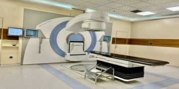 بۆ یەکەمجار لە ڕۆژئاوای ئێران؛ نوێ ترین شێواز و ئامێری چارەسەریی شێرپەنجە لە نەخۆشخانەی بێستونی کرماشان