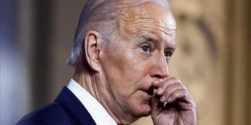 سەرۆکی پەرلەمانی ڕووسیا: بایدن خەریکە بە تەواوی دۆلار لەناو دەبات