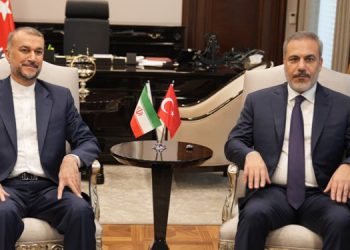 وتووێژی تەلەفوونیی ئەمیر عەبدوڵڵاهیان و هاکان فیدان