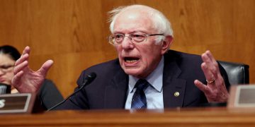 ساندرز: هاوکارییەکانی ئەمریکا بۆ ئیسرائیل نابەرپرسانەیە