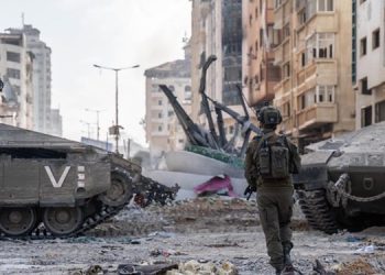 شرۆڤەکارێکی زایۆنیست: تەنانەت لە مسۆگەربوونی ئامانجەکانمان لە شەڕی غەززە نزیک نەبووینەتەوە