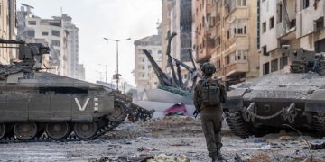 شرۆڤەکارێکی زایۆنیست: تەنانەت لە مسۆگەربوونی ئامانجەکانمان لە شەڕی غەززە نزیک نەبووینەتەوە