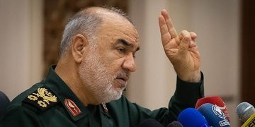 فەرماندەی سوپای پاسداران: دوژمنانی ئێران لە شەڕی سیاسیشدا تووشی شکست دەبن