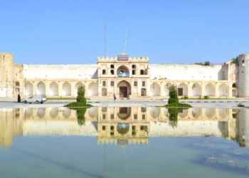 کاروانسەرای موشیر ئەلمولک لە کوێیە؟