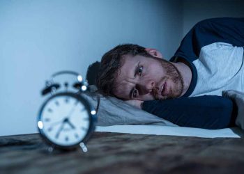 ئەو خواردنانەی خەوی شەوانە تێکدەدەن