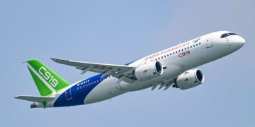 گەشتی ئاسمانی دەرەوەی یەکەم فڕۆکەی چینی