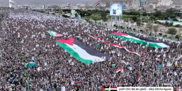 یەمەنییەکان: داوای هێرشی سەربازیی زیاتر لە دژی ئەمریکا، بەریتانیا و ئیسرائیل دەکەین