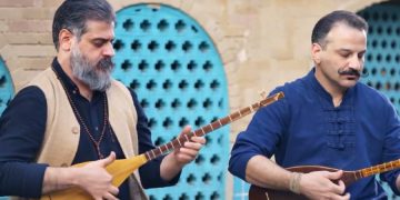 کلیپی “بی‌گاە” بە ئاوازدانان و ژه‌نیاریی فه‌رنوود ئیلهامی و به‌ دەنگی ئەبولفەزل دێهقان بڵاوکرایەوە