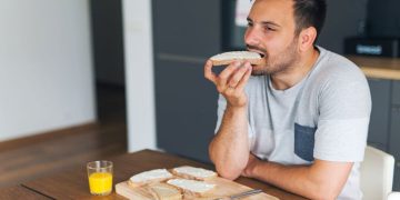 پەیوەندی نێوان خواردنی نان و قەڵەوی