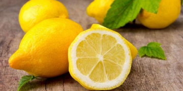 سوودەکانی خواردنی لیمۆ؛ لە بەهێزکردنی سیستەمی بەرگری لەش تا دابەزینی کێش