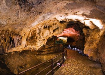 گەشتێک بە ناو ئەشکەوتی قوڕەقەڵادا