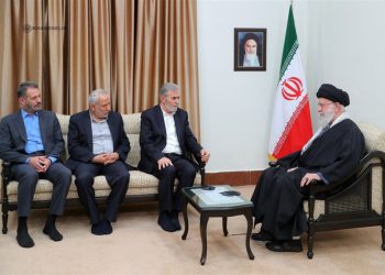 حەزرەتی ئایەتوڵڵا خامنەیی: ڕژێمی زایۆنیستی توانای شکستی خۆڕاگریی نییە