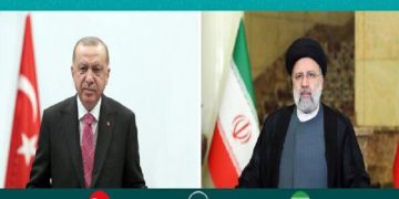 سەرۆک کۆمارانی ئێران و تورکیا جەخت لە سەر پتەوکردنی پەیوەندییەکانی نێوان هەر دوو وڵات دەکەنەوە