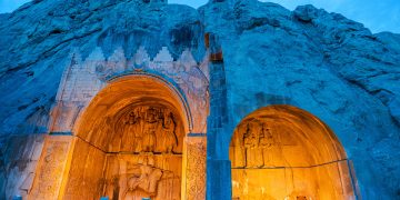 شوێنە گەشتیارییەکانی کرماشان لە تاقوەسانەوە تا بێستوون