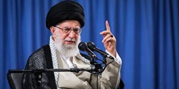 حەزرەتی ئایەتوڵڵا خامنەیی: ڕژێمی زایۆنیستی پەشیمان دەکەینەوە