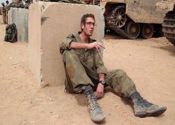 شرۆڤەکارێکی زایۆنیست: حەماس بە چەکی سادەوە سوپای ئیسرائیلی تووشی شکست کردووە