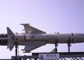 CNN: ئەمریکا دەڵێت ئێران 100 مووشەکی کرۆز و ژمارەیەک درۆنی بۆ هێرشی سەر ئیسرائیل ئامادە کردووە