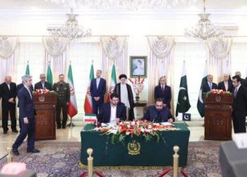 ئێران و پاکستان 8 ڕێکەوتنی هاوکاری هاوبەشیان واژۆ کرد