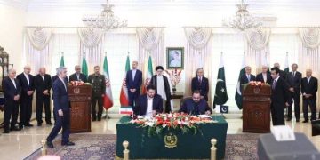 ئێران و پاکستان 8 ڕێکەوتنی هاوکاری هاوبەشیان واژۆ کرد