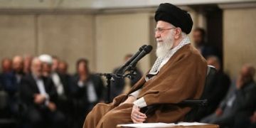 حەزرەتی ئایەتوڵڵا خامنەیی ڕایانگەیاند: سزاکانی ئەمریکا لە بەرامبەر ئیرادەی گەلی ئێران شکستیان هێناوە