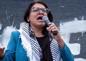 ئەندامێکی کۆنگرێسی ئەمریکا: واشنتن لە کۆمەڵکوژکردنی فەڵەستینییەکاندا بەشدارە