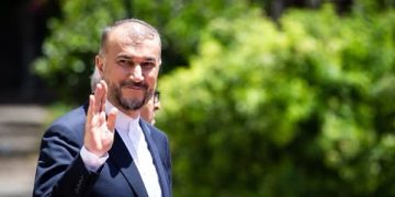 حوسێن ئەمیر عەبدوڵڵاهیان یەکەم وەزیری دەرەوەی شەهیدی ئێران