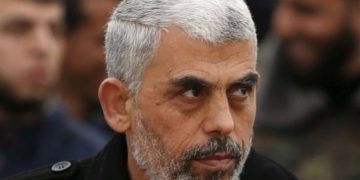 یەحیا سنوار بۆ میسر و قەتەر: هیچ کات چەک دانانێین