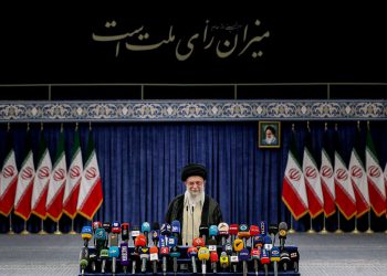 حەزرەتی ئایەتوڵڵا خامنەیی: مانەوە، یەکگرتوویی، کەرامەت و شکۆی کۆماری ئیسلامی بەندە بە ئامادەبوونی خەڵکەوە